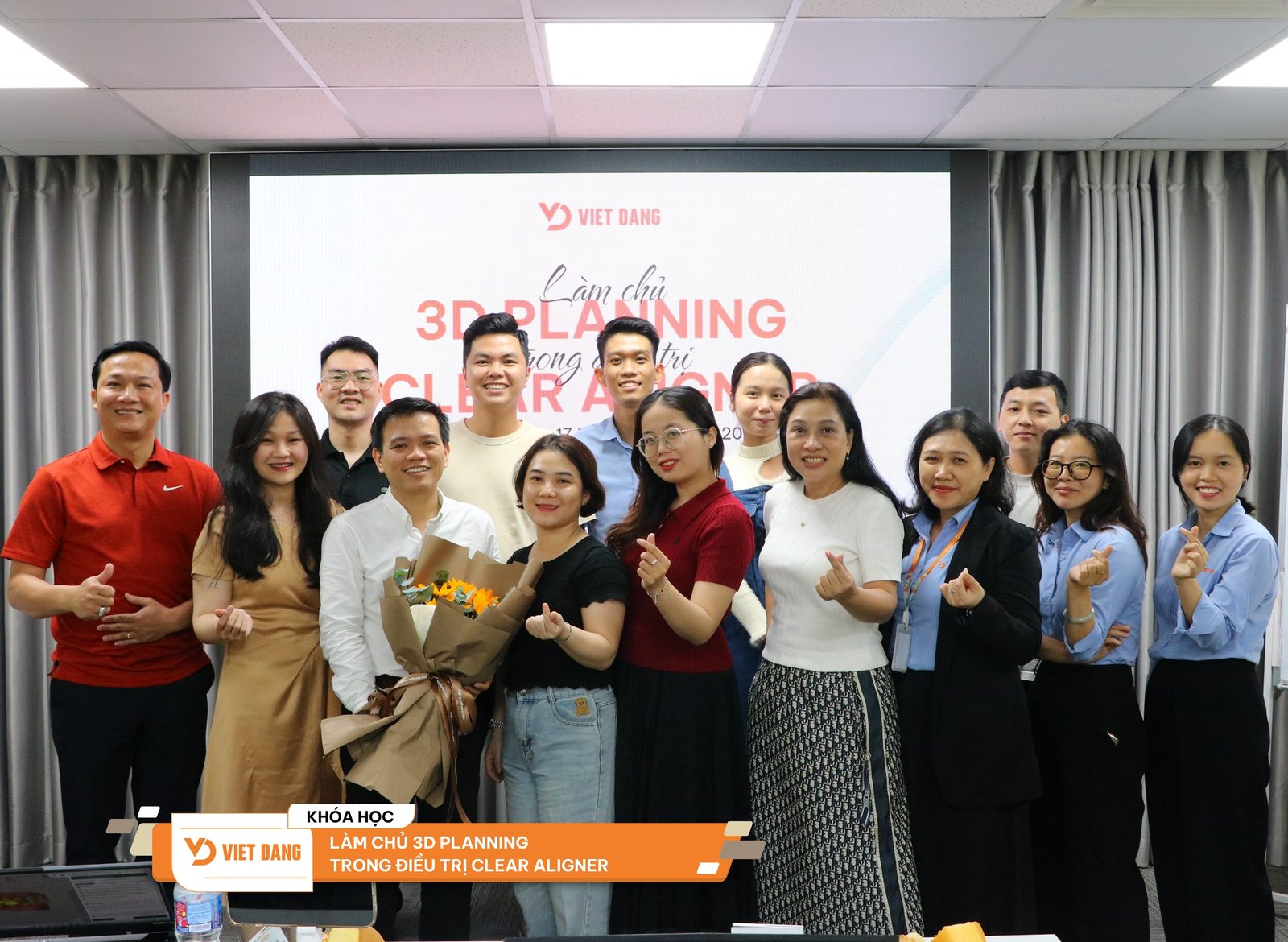 Ảnh lưu niệm tập thể lớp