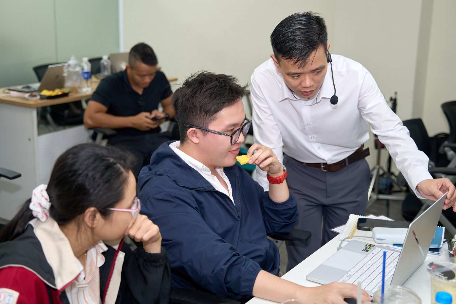 Ảnh lưu niệm tập thể lớp