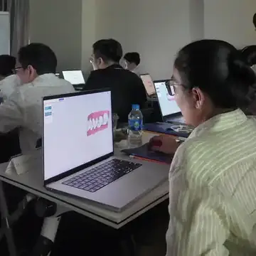 Học viên thao tác trên phần mềm thiết kế